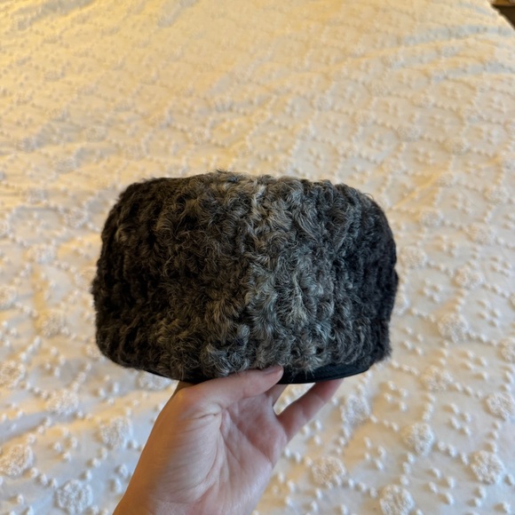 Cozy Gray Small fur cap. Vintage. - Picture 4 of 4